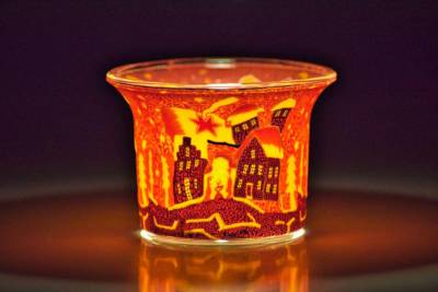 Votiv Glas 346 Sternschnuppe über Winterdorf dekoratives Windlicht Teelichthalter Leuchtglas - 1